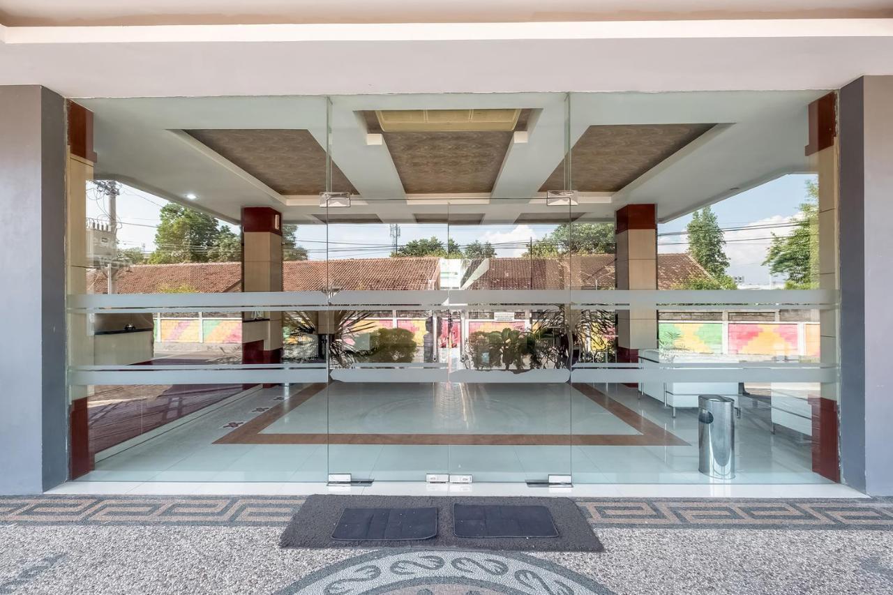 Oyo Flagship 3726 Tembok Batu Residence Tugu Eksteriør bilde