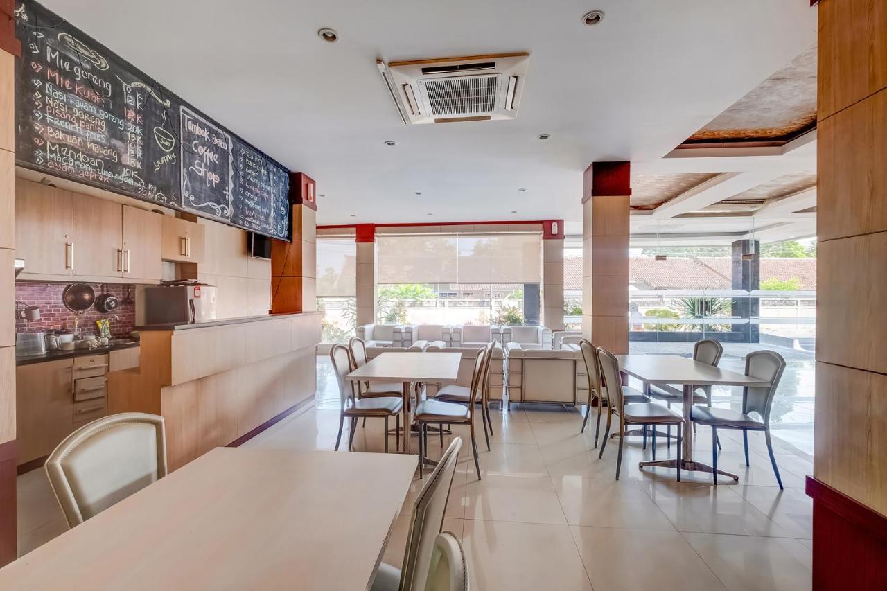 Oyo Flagship 3726 Tembok Batu Residence Tugu Eksteriør bilde