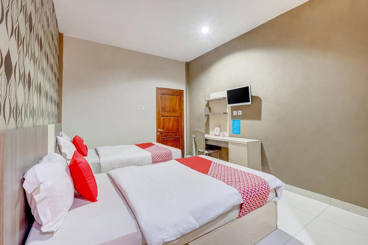 Oyo Flagship 3726 Tembok Batu Residence Tugu Eksteriør bilde