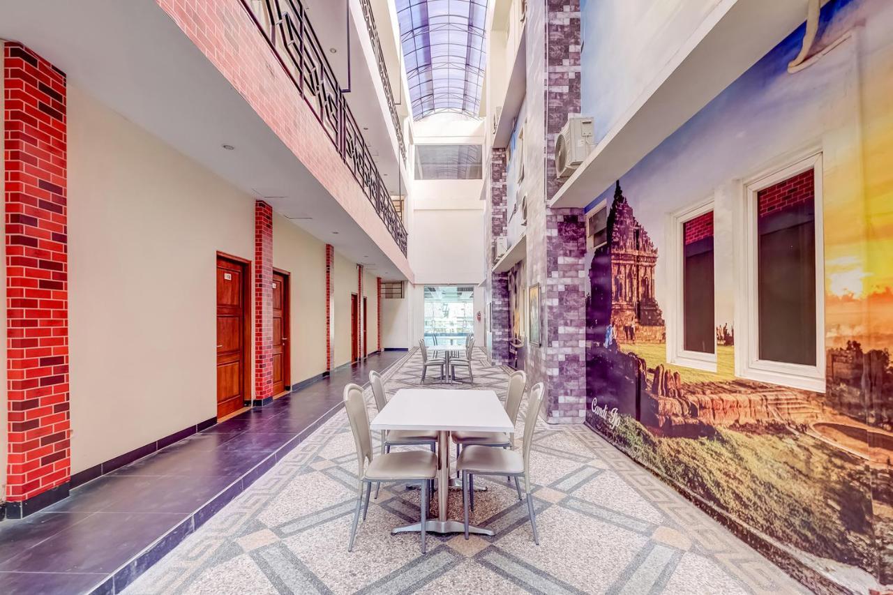 Oyo Flagship 3726 Tembok Batu Residence Tugu Eksteriør bilde