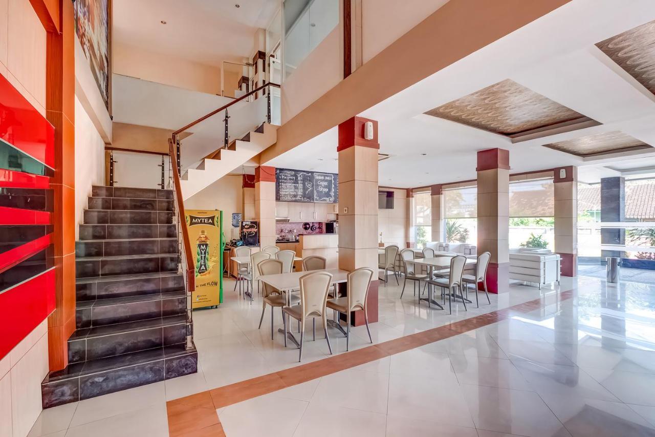 Oyo Flagship 3726 Tembok Batu Residence Tugu Eksteriør bilde