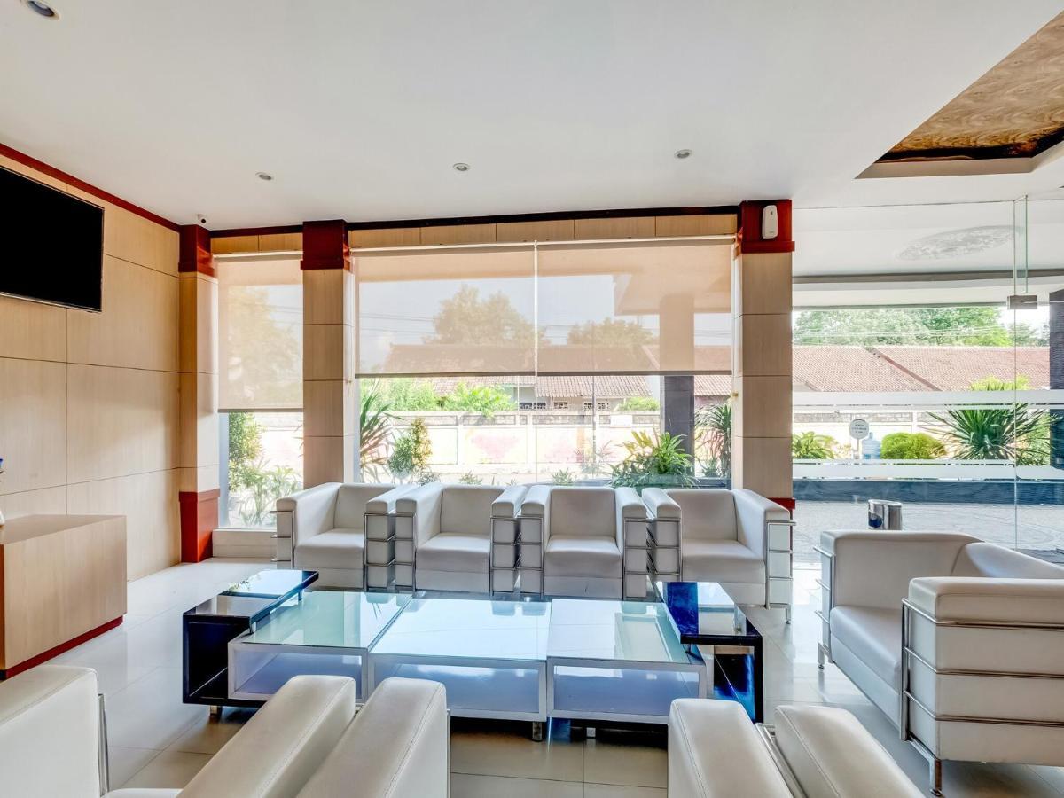 Oyo Flagship 3726 Tembok Batu Residence Tugu Eksteriør bilde