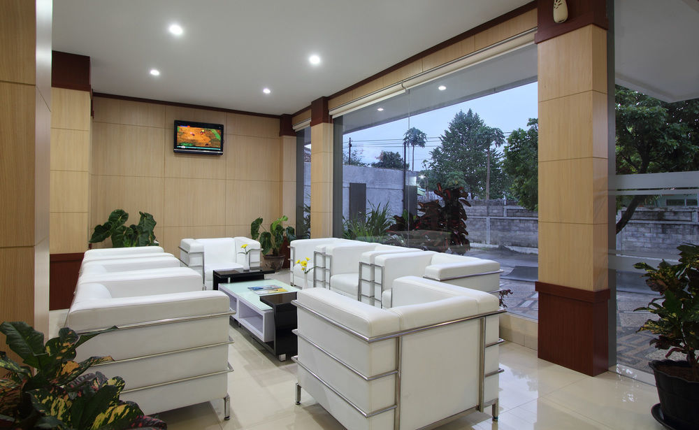 Oyo Flagship 3726 Tembok Batu Residence Tugu Eksteriør bilde