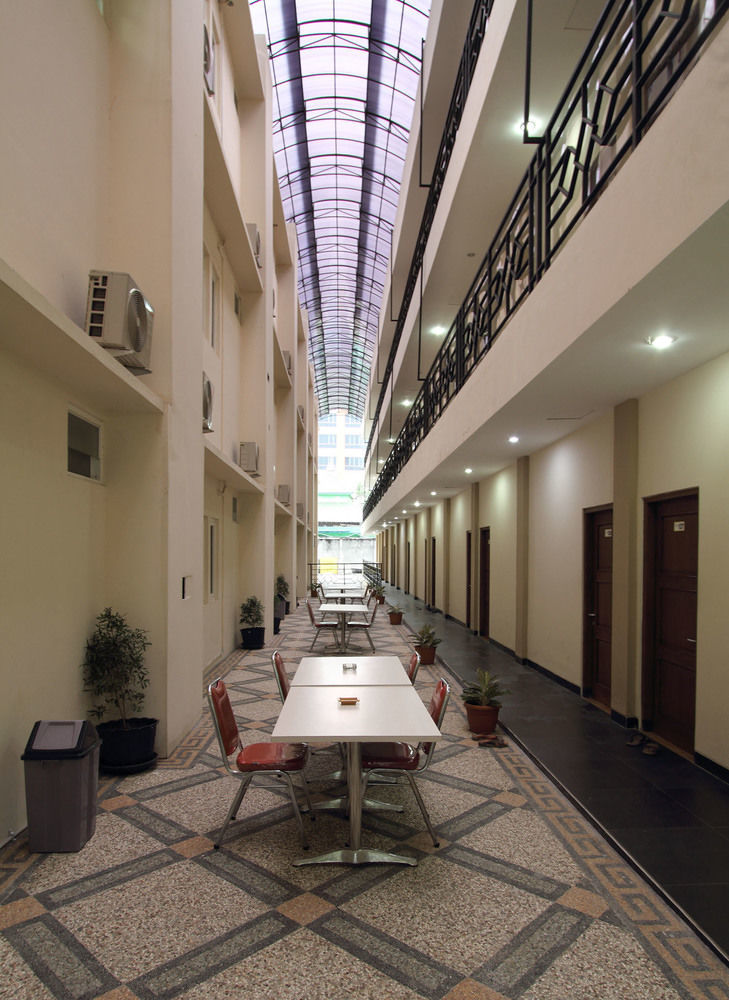 Oyo Flagship 3726 Tembok Batu Residence Tugu Eksteriør bilde